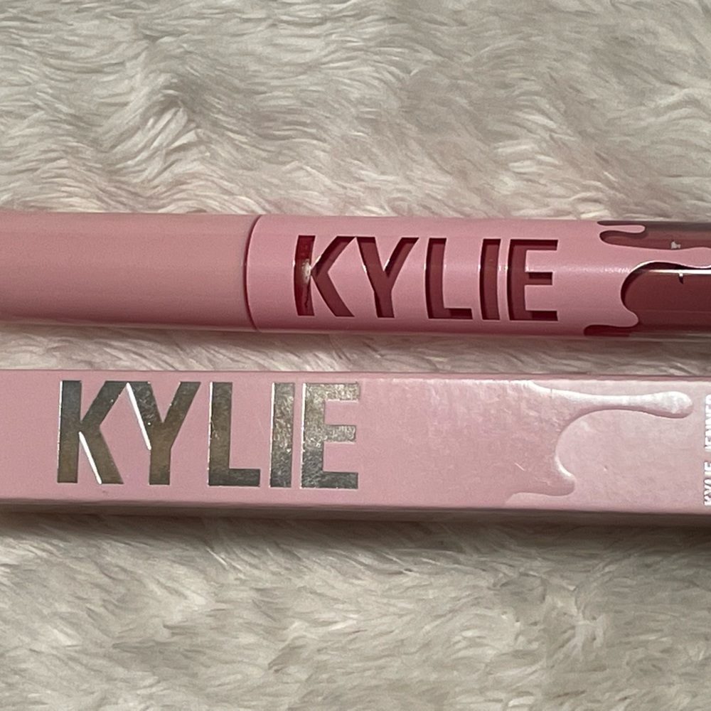BRAND NEW! Kylie Cosmetics Lip Lacquer in 90’s bby - Picture 2 of 5